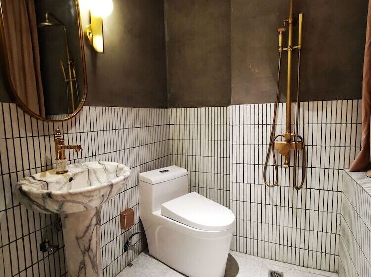 בית מלון כפרי Black Gold Factory Boutique Design