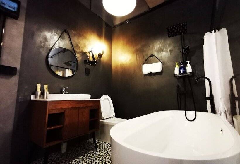 בית מלון כפרי Black Gold Factory Boutique Design