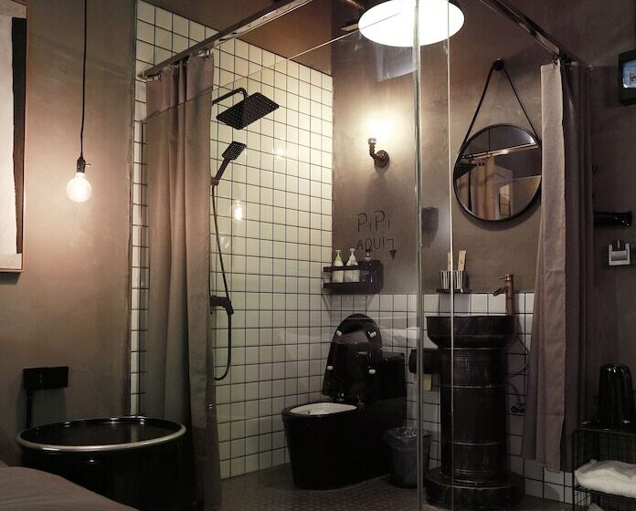 בית מלון כפרי Black Gold Factory Boutique Design