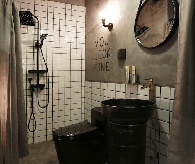 בית מלון כפרי Black Gold Factory Boutique Design