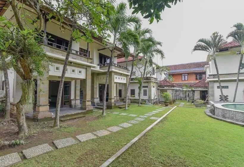 ホテル Reddoorz Plus Near Seminyak Square