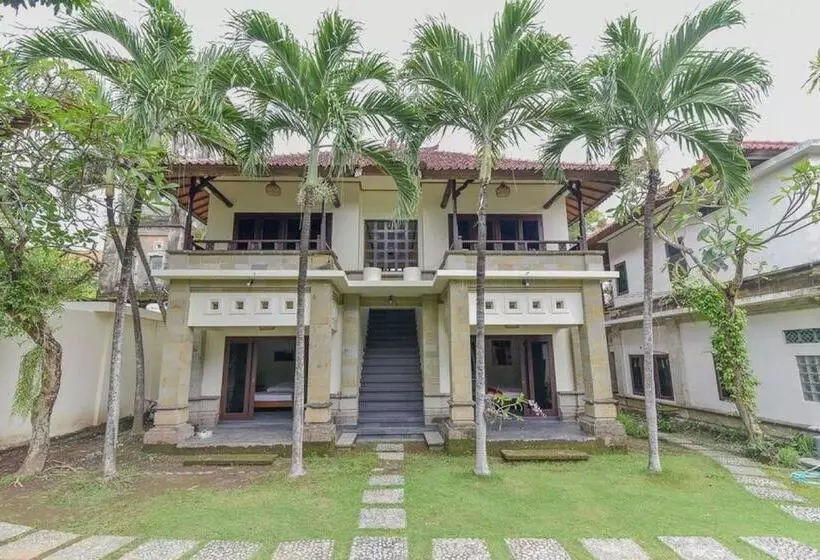 ホテル Reddoorz Plus Near Seminyak Square