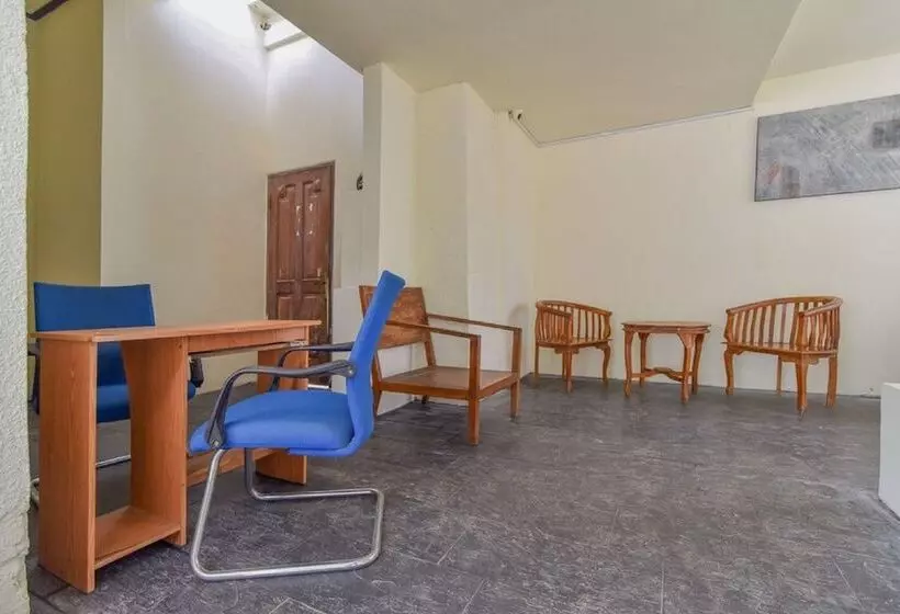 ホテル Reddoorz Plus Near Seminyak Square