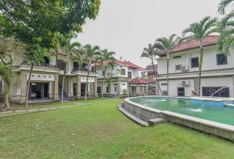 ホテル Reddoorz Plus Near Seminyak Square