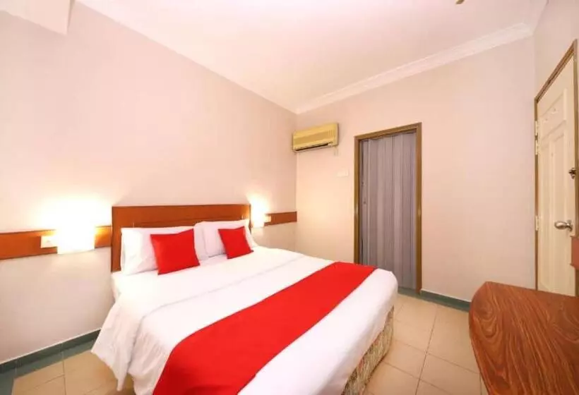 هتل Famous Inn