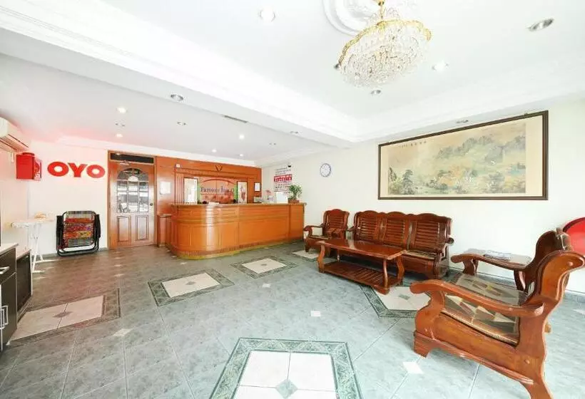 هتل Famous Inn