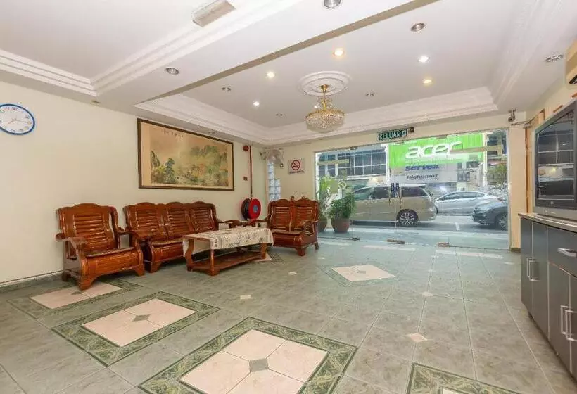 هتل Famous Inn