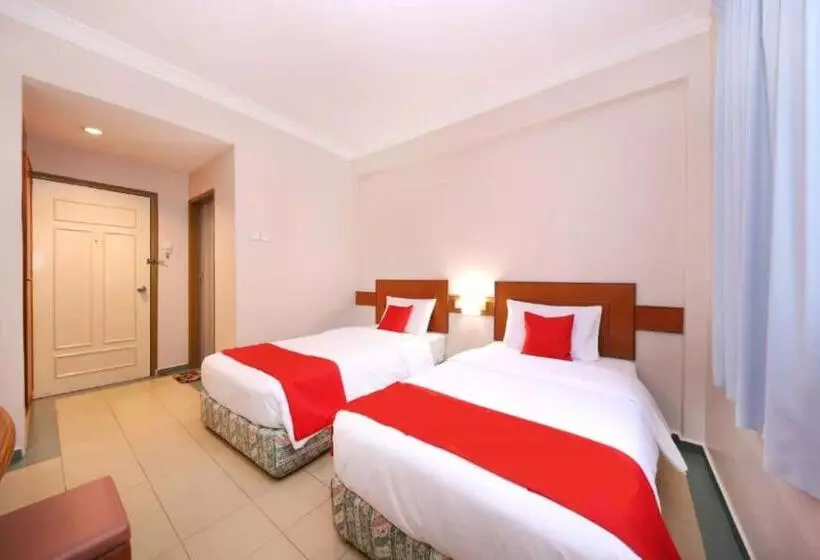 هتل Famous Inn