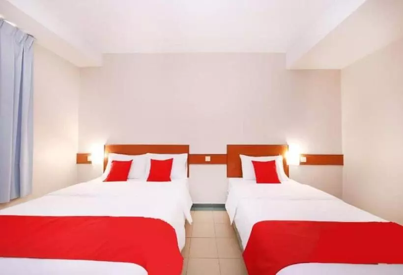 هتل Famous Inn