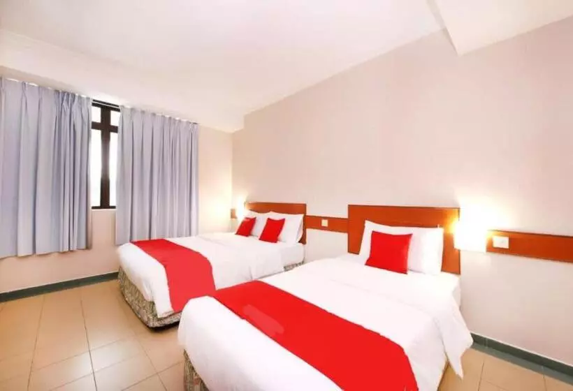 هتل Famous Inn