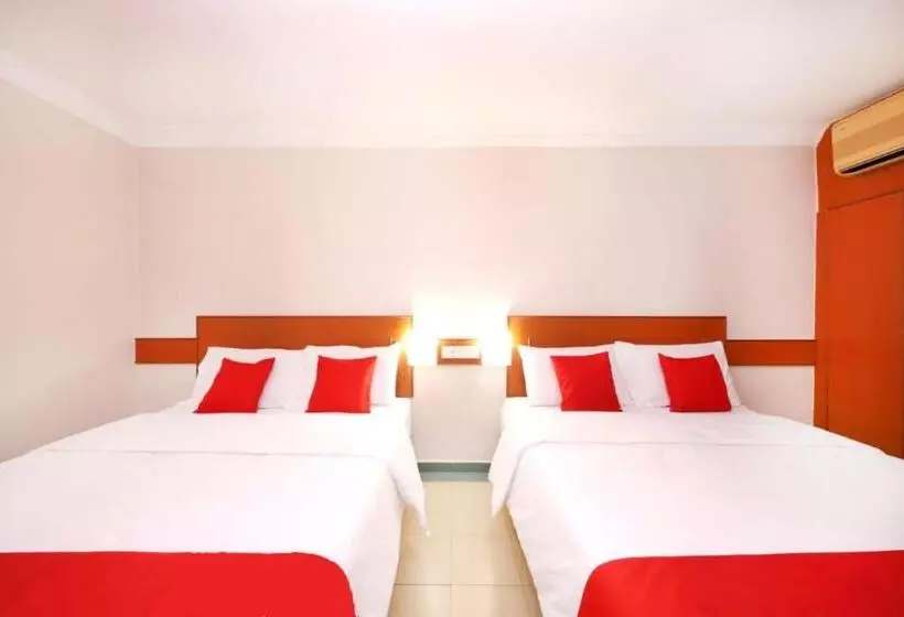 هتل Famous Inn