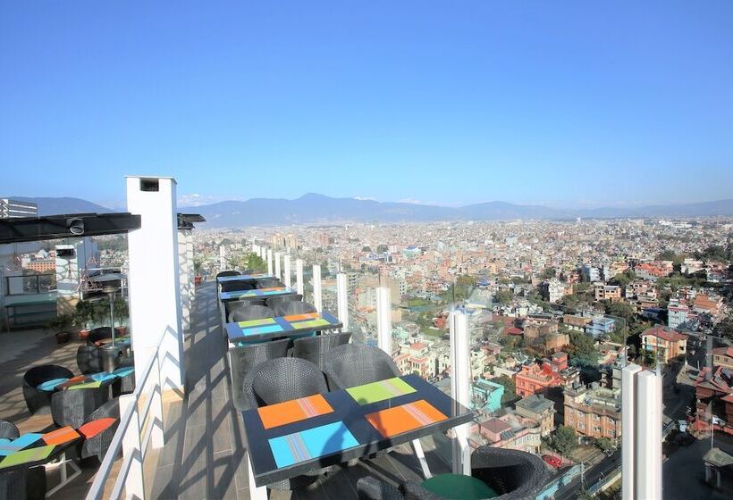 هتل Crowne Imperial