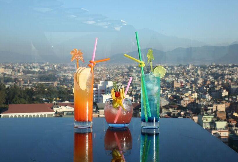 هتل Crowne Imperial