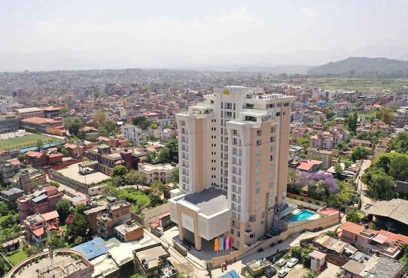 هتل Crowne Imperial