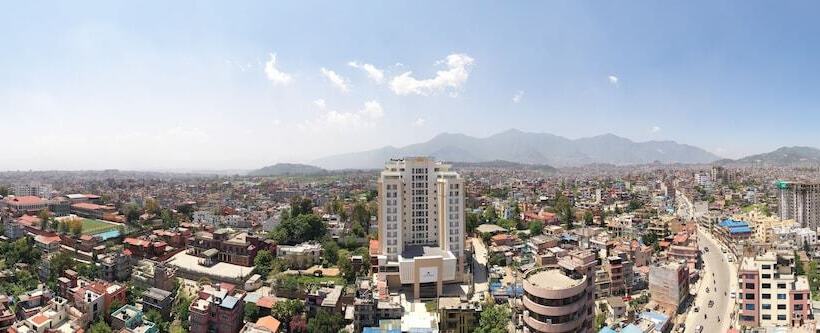 هتل Crowne Imperial