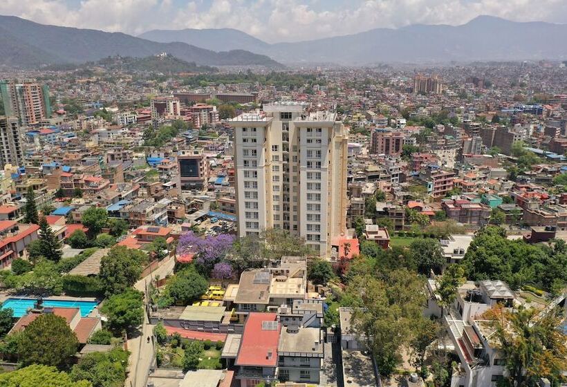 هتل Crowne Imperial