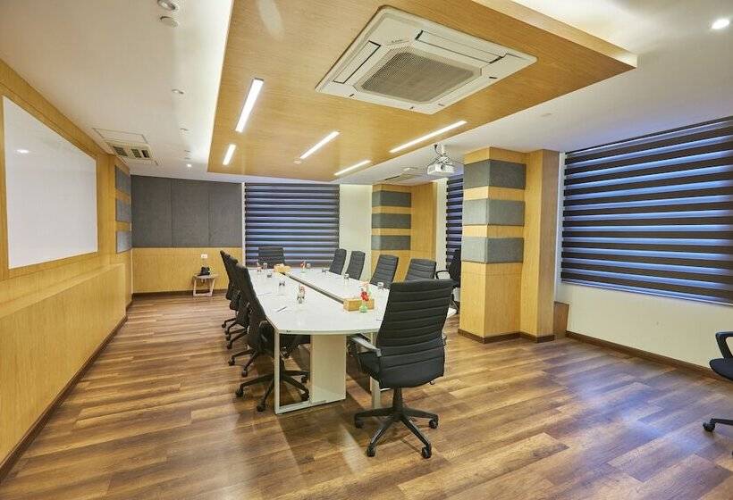 هتل Crowne Imperial