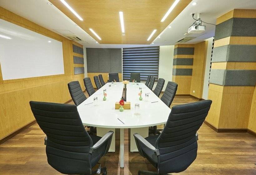 هتل Crowne Imperial