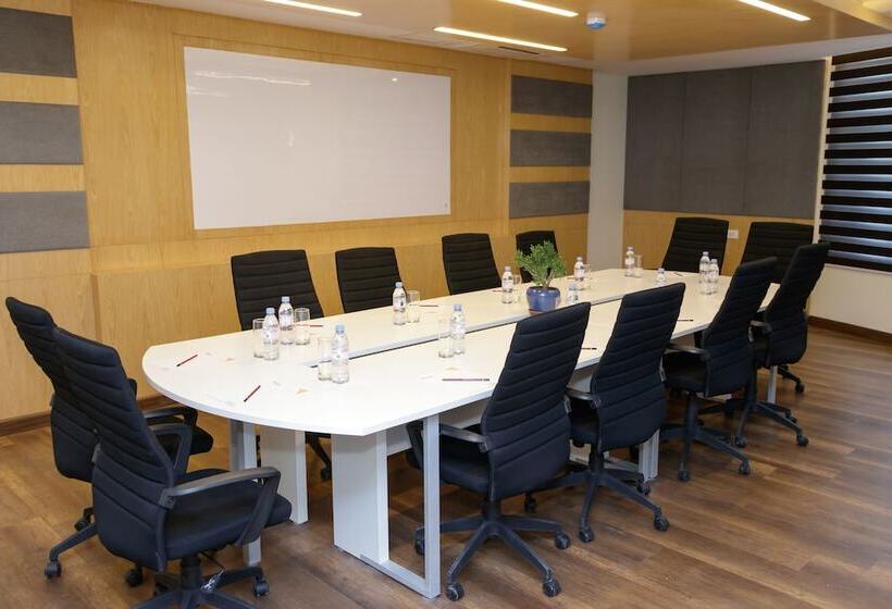 هتل Crowne Imperial