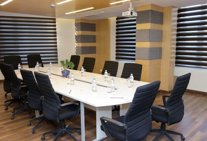 هتل Crowne Imperial