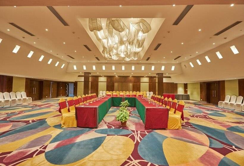 هتل Crowne Imperial