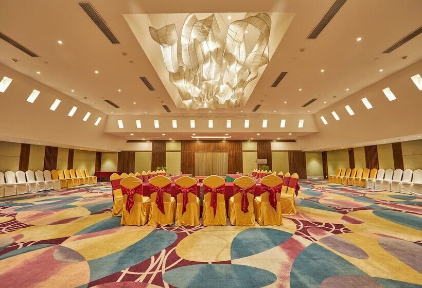 هتل Crowne Imperial