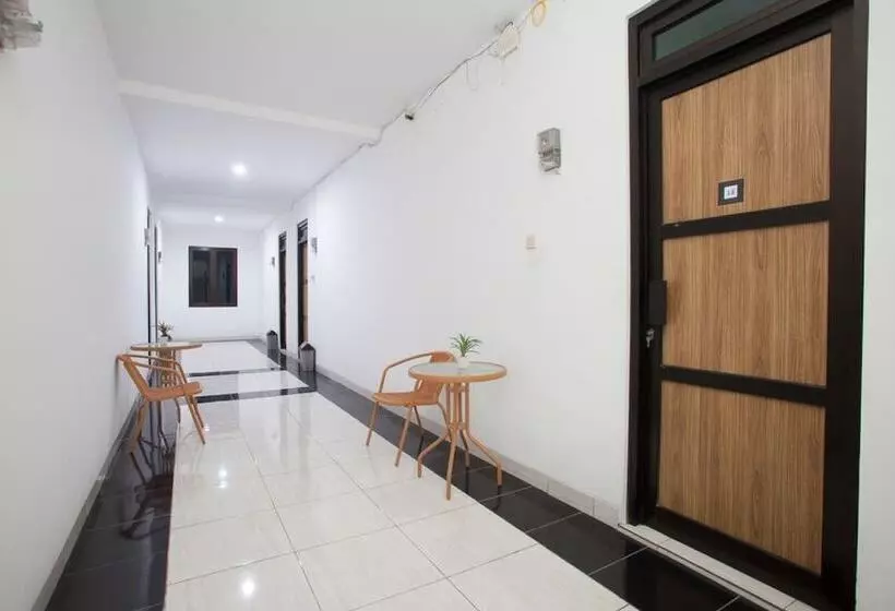 ペンション Reddoorz Syariah Near Dbl Arena 2