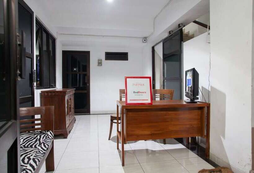 بنسيون Reddoorz Syariah Near Dbl Arena 2