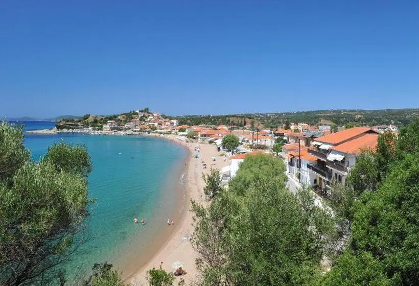 酒店 Korakakis Beach