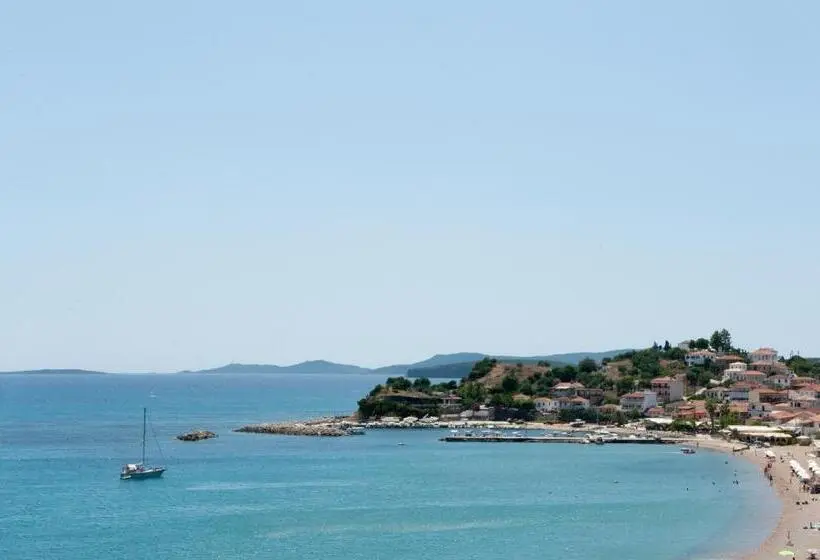 酒店 Korakakis Beach