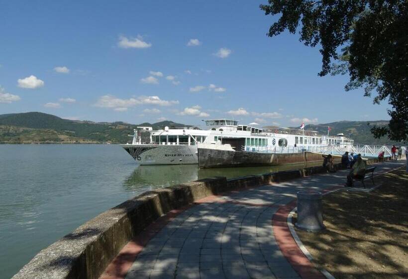 پانسیون Nena & Rale Rooms