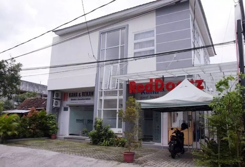 ペンション Reddoorz Near Gor Satria Purwokerto