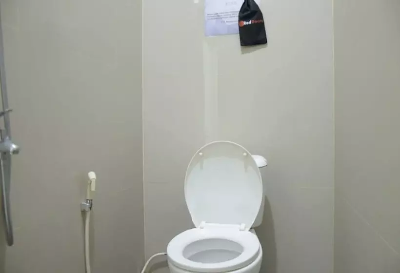 ペンション Reddoorz Near Gor Satria Purwokerto