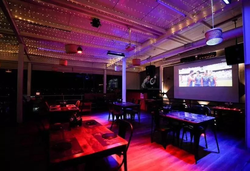 Hotelli Cliff Embassy Banquet And Suites