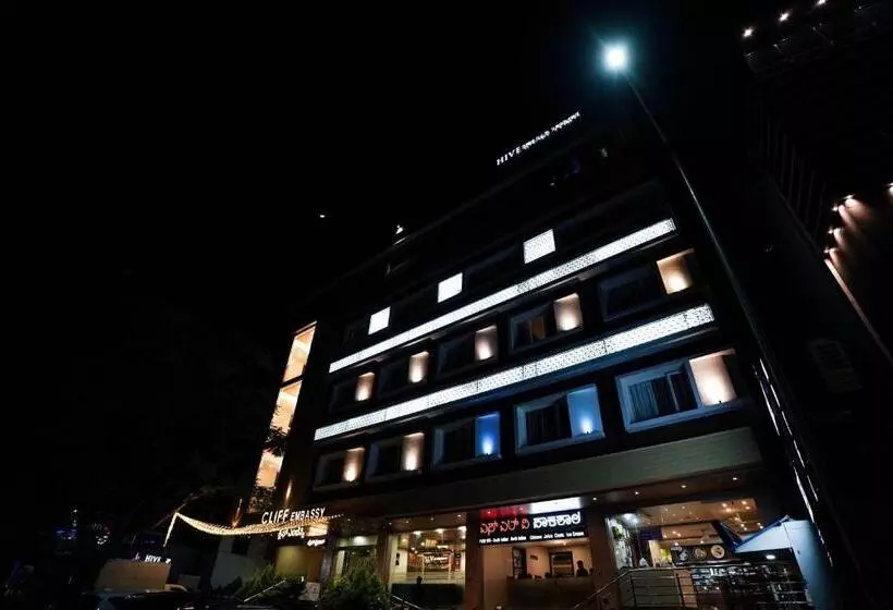 Hotelli Cliff Embassy Banquet And Suites