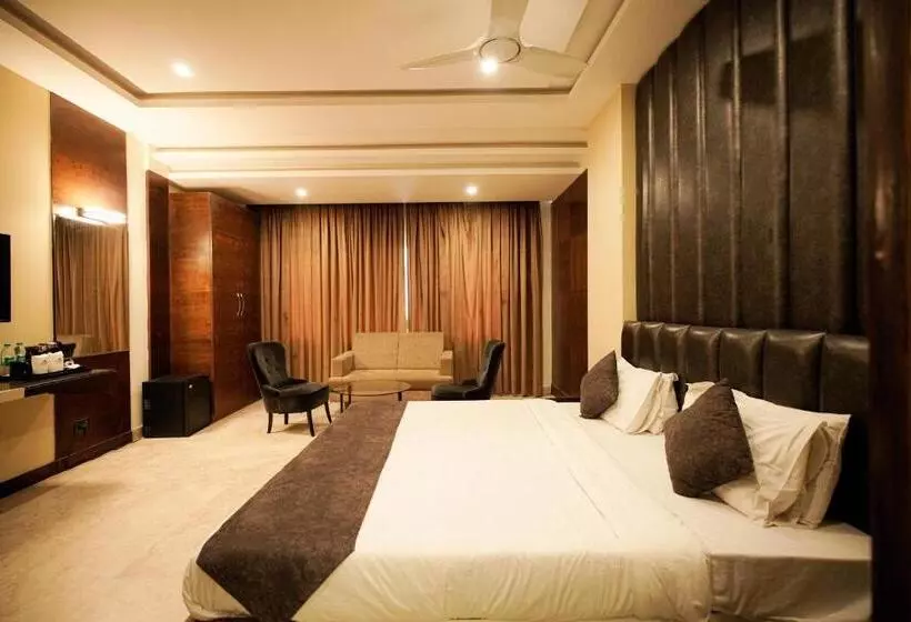 Hotelli Cliff Embassy Banquet And Suites