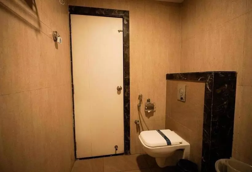 Hotelli Cliff Embassy Banquet And Suites