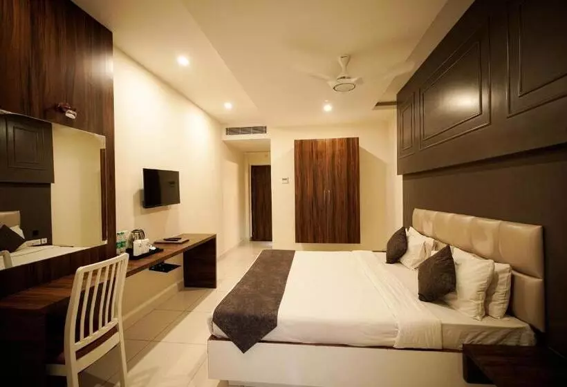 Hotelli Cliff Embassy Banquet And Suites