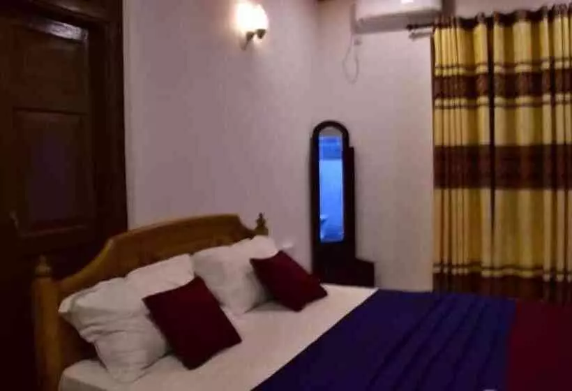 Hotel Peninsula