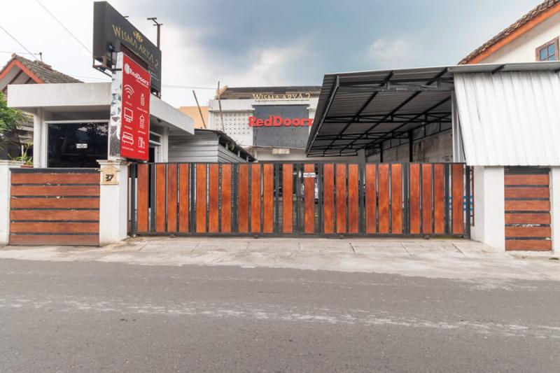 בית מלון כפרי Reddoorz Syariah @ Wisma Arya 2