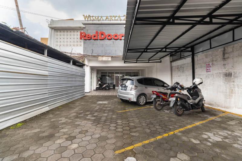 בית מלון כפרי Reddoorz Syariah @ Wisma Arya 2