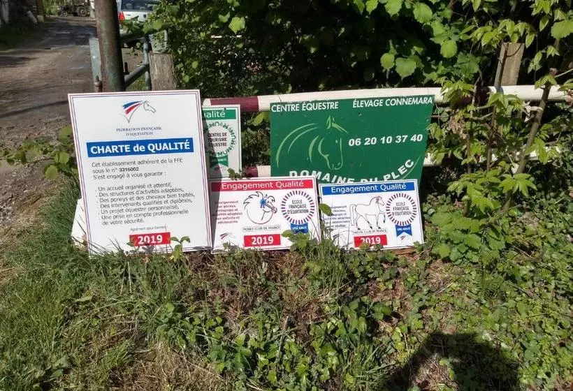 Aamiaismajoitus (B&B) Elevage Du Plec