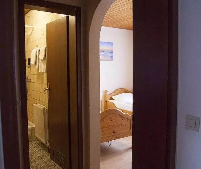 Aamiaismajoitus (B&B) Gästehaus Häuser