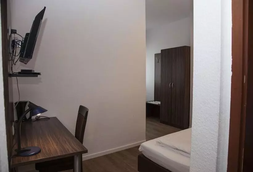 Aamiaismajoitus (B&B) Gästehaus Häuser