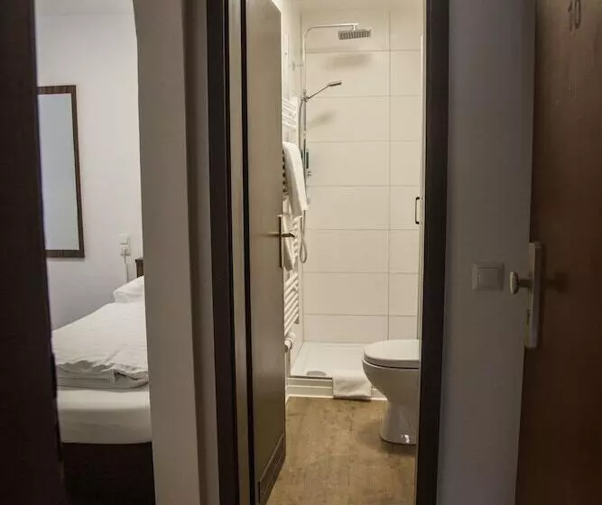 Aamiaismajoitus (B&B) Gästehaus Häuser