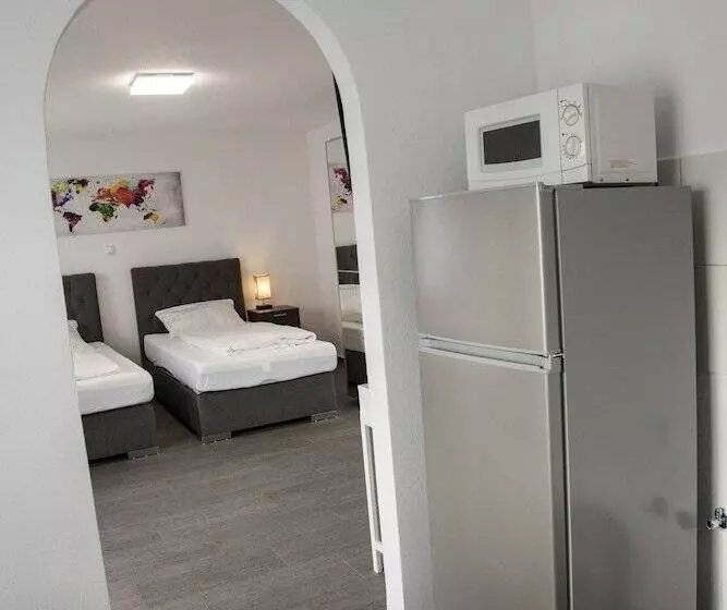 Aamiaismajoitus (B&B) Gästehaus Häuser