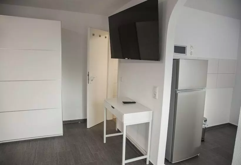 Aamiaismajoitus (B&B) Gästehaus Häuser