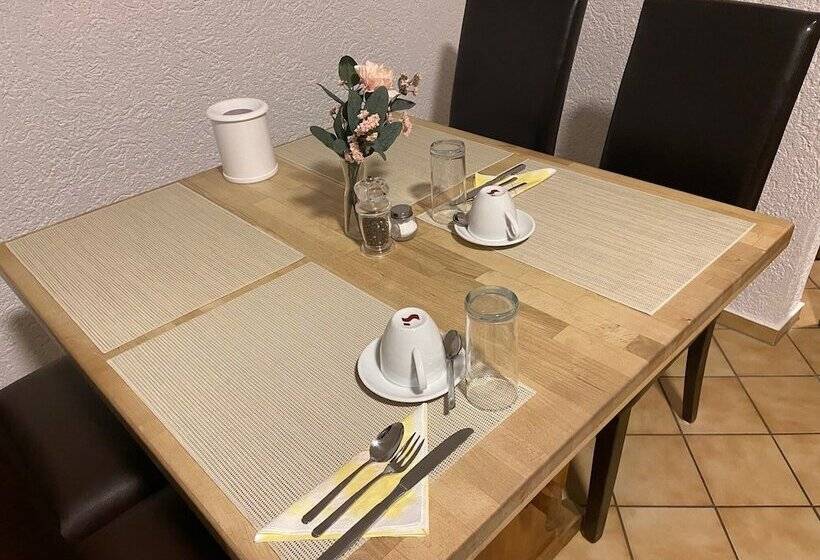 مبيت وإفطار Gästehaus Häuser