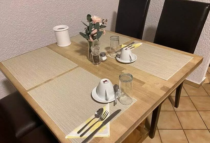 Aamiaismajoitus (B&B) Gästehaus Häuser