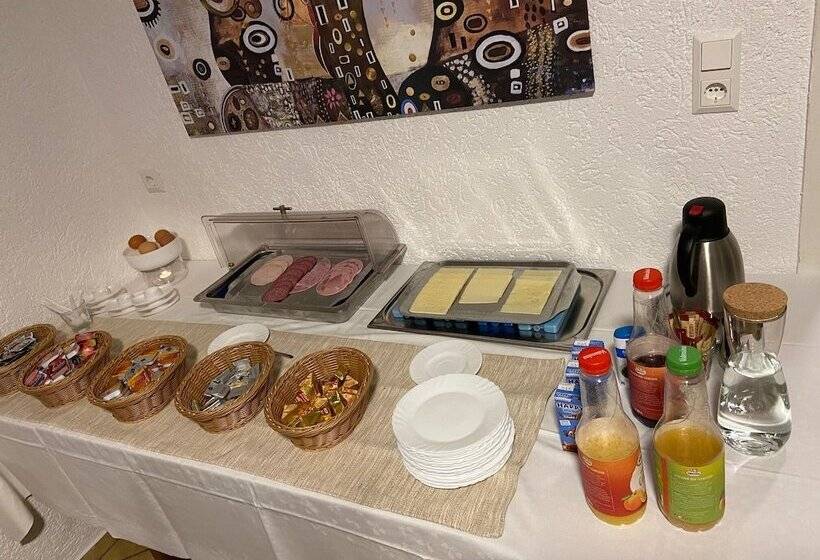 مبيت وإفطار Gästehaus Häuser